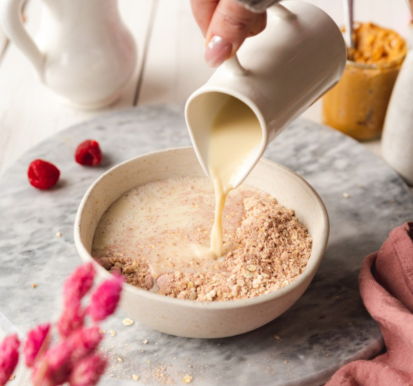 Super Breakfast Raspberry & Peanut Butter – organic gluten-free porridge mix.